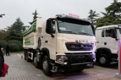 中国重汽 HOWO T7H重卡 440马力 8X4 LNG自卸车(国六)(ZZ3317V306HF1L)