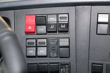 �й����� HOWO T7H�ؿ� 440���� 8X4 LNG��ж��(����)(ZZ3317V306HF1L)ͼƬ