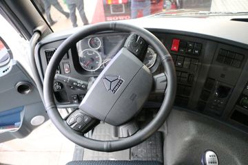 �й����� HOWO T7H�ؿ� 440���� 8X4 LNG��ж��(����)(ZZ3317V306HF1L)ͼƬ