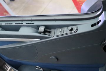 �й����� HOWO T7H�ؿ� 440���� 8X4 LNG��ж��(����)(ZZ3317V306HF1L)ͼƬ