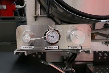 �й����� HOWO T7H�ؿ� 440���� 8X4 LNG��ж��(����)(ZZ3317V306HF1L)ͼƬ