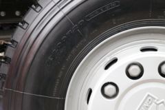 中国重汽 HOWO T7H重卡 440马力 8X4 LNG自卸车(国六)(ZZ3317V306HF1L)