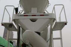 陕汽重卡 德龙新M3000 350马力 8X4 7.99方LNG混凝土搅拌车(国六)