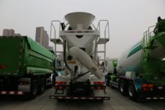 陕汽重卡 德龙新M3000 350马力 8X4 7.99方LNG混凝土搅拌车(国六)