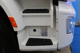 德龙M6000&nbsp;油罐车外观图片