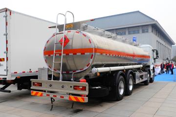 德龙M6000&nbsp;油罐车外观图片