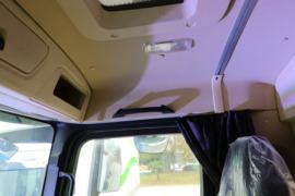 德龙M6000&nbsp;油罐车驾驶室图片