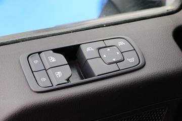 德龙M6000&nbsp;油罐车驾驶室图片