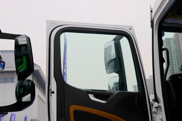 德龙M6000&nbsp;油罐车驾驶室图片