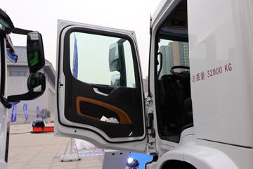 德龙M6000&nbsp;油罐车驾驶室图片