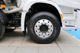 德龙M6000&nbsp;油罐车底盘图片