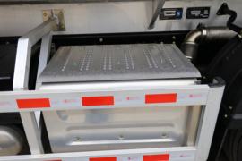 德龙M6000&nbsp;油罐车底盘图片