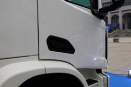 德龙M6000&nbsp;中置轴车辆运输车外观图片