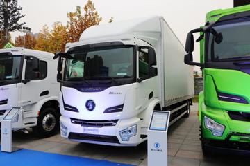 陕汽 德龙M6000 336马力 4X2 中置轴列车(国六)