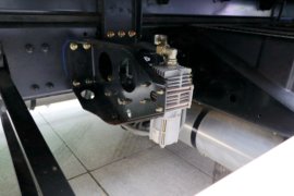 德龙M6000&nbsp;中置轴车辆运输车底盘图片