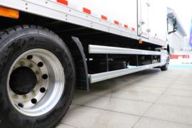 德龙M6000&nbsp;中置轴车辆运输车底盘图片