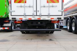 德龙M6000&nbsp;中置轴车辆运输车上装图片