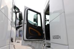 陕汽重卡 德龙X6000 490马力 6X4 AMT自动挡危险品牵引车(国六)(SX4259YY334C)