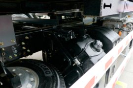 德龙X6000&nbsp;中置轴车辆运输车底盘图片