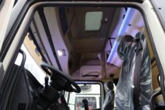 陕汽康明斯 德龙X3000 轻量化版 440马力 4X2牵引车(伊顿13挡)(SX4180XC13) 陕汽康明斯 德龙X3000 轻量化版 440马力 4X2牵引车(伊顿13挡)(SX4180XC13)