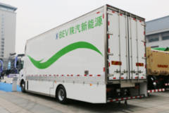 陕汽重卡 德龙L6000 16T 4X2 7.75米排半电动载货车(SX1160KR571N)255.5kWh