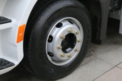 陕汽重卡 德龙L6000 16T 4X2 7.75米排半电动载货车(SX1160KR571N)255.5kWh