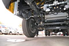 飞碟缔途 DX 110马力 4X2 2.7米双排自卸车