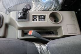 陕汽重卡底盘&nbsp;垃圾运输车驾驶室图片