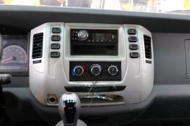 陕汽重卡底盘&nbsp;垃圾运输车驾驶室图片