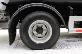 陕汽重卡底盘&nbsp;垃圾运输车底盘图片