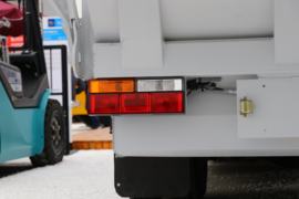 陕汽重卡底盘&nbsp;垃圾运输车上装图片