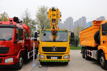 陕汽重卡底盘&nbsp;随车吊外观图片