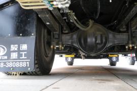 陕汽重卡底盘&nbsp;随车吊底盘图片