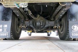 陕汽重卡底盘&nbsp;随车吊底盘图片