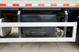 陕汽重卡底盘&nbsp;垃圾运输车底盘图片