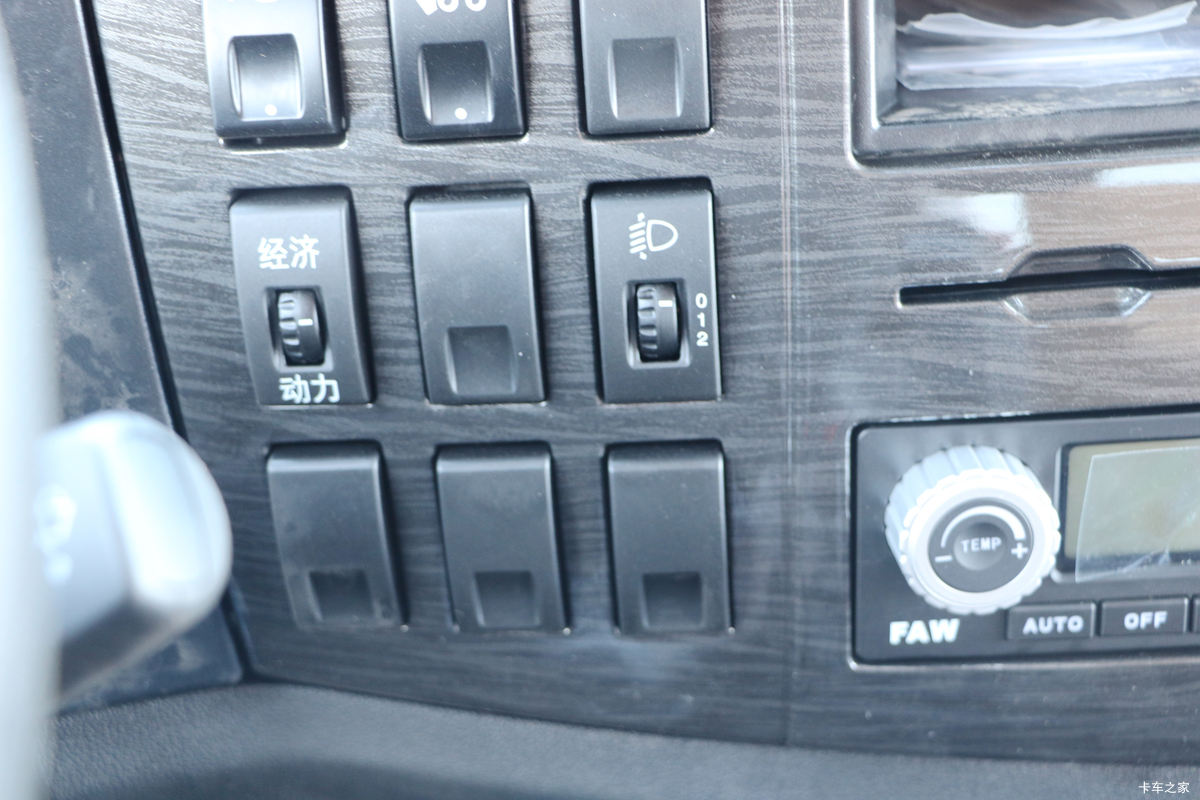 һ J6Lп ʻݰ 180 6.8ʽػ(CA5160XYKP62K1L4E5)ʻ                                               