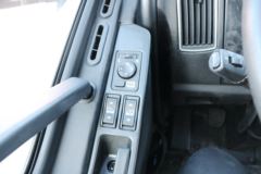 一汽解放 J6L中卡 质惠版 180马力 6.8米翼开启厢式载货车(CA5160XYKP62K1L4E5)