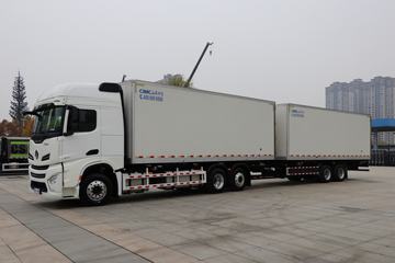 德龙X6000&nbsp;中置轴车辆运输车外观图片