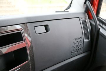 һ����� J6L�п� 2019�� �캽�� 220���� 4X2 6.75�������ػ���(CA1180P62K1L4E5)ͼƬ