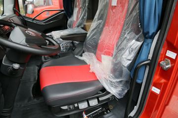 һ����� J6L�п� 2019�� �캽�� 220���� 4X2 6.75�������ػ���(CA1180P62K1L4E5)ͼƬ