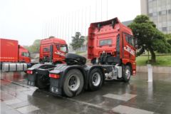 青岛解放 JH6重卡 领航版 550马力 6X4 牵引车(CA4250P25K25T1E5A80)