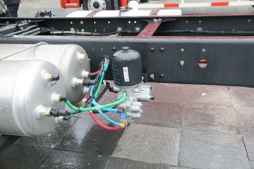 һ����� J6L�п� 2019�� �캽�� 220���� 4X2 6.75�������ػ���(CA1180P62K1L4E5)ͼƬ