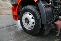一汽解放 J6L中卡 2019款 领航版 220马力 4X2 6.75米栏板载货车(CA1180P62K1L4E5)