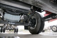 一汽解放 J6L中卡 2019款 领航版 220马力 4X2 6.75米栏板载货车(CA1180P62K1L4E5)