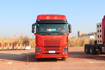 青岛解放 JH6 智行版 430马力 4X2 牵引车(498后桥)(CA4180P26K15E6A80)