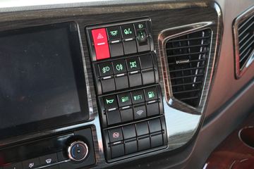 �ൺ��� JH6�ؿ� ������Ϸ��� 550���� 6X4 AMT�Զ���ǣ����(CA4259P25K2T1E5A80)ͼƬ