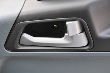 һ������ ��Ź�ʨ 120���� 4X2 ���ϳ�ͼƬ