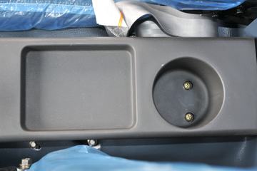 һ������ ��Ź�ʨ 120���� 4X2 ���ϳ�ͼƬ