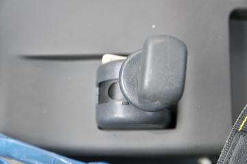 һ������ ��Ź�ʨ 120���� 4X2 ���ϳ�ͼƬ