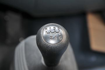 һ������ ��Ź�ʨ 120���� 4X2 ���ϳ�ͼƬ